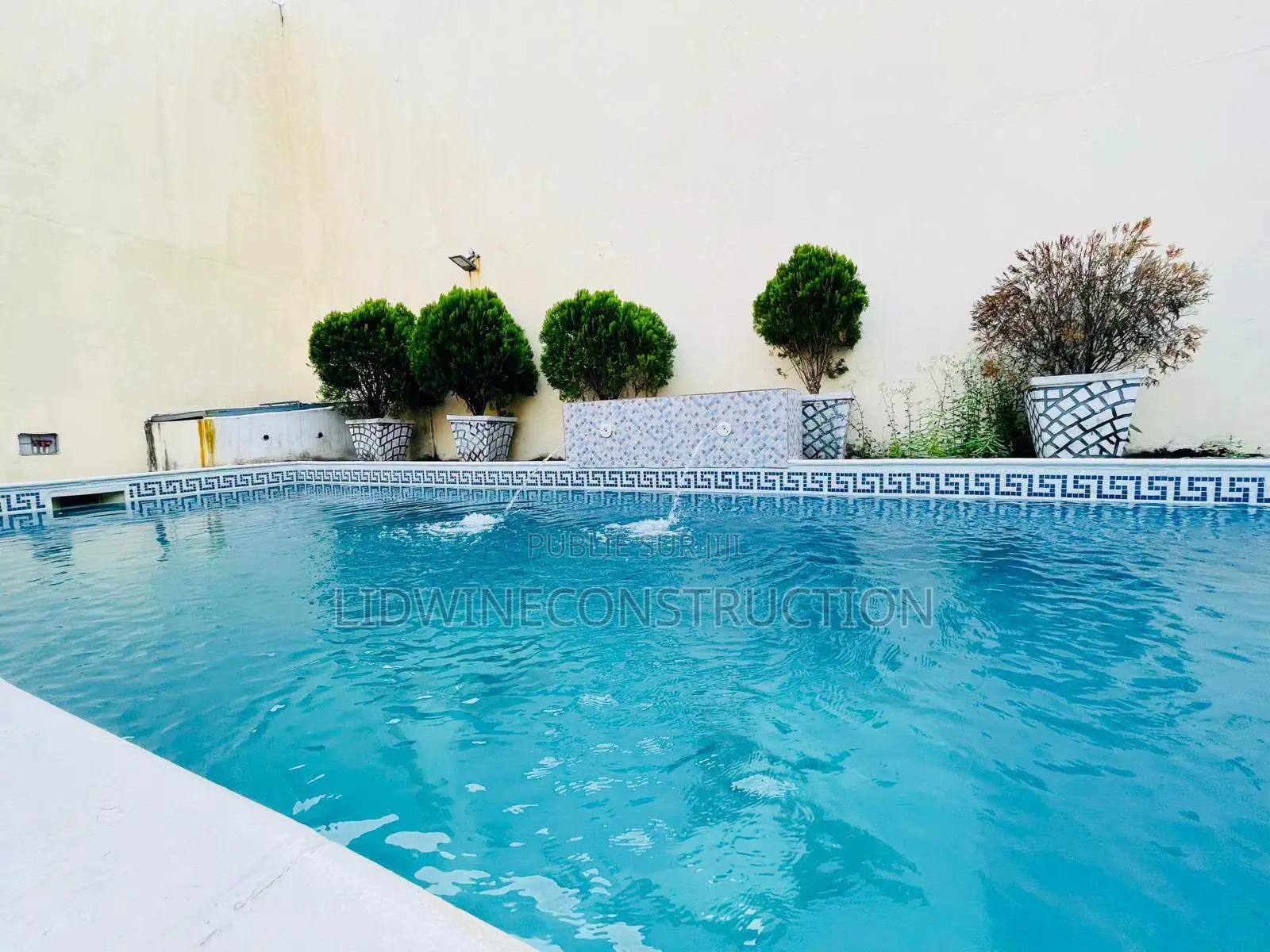 Meublé 5chbre Villa dans Cocody à Vendre