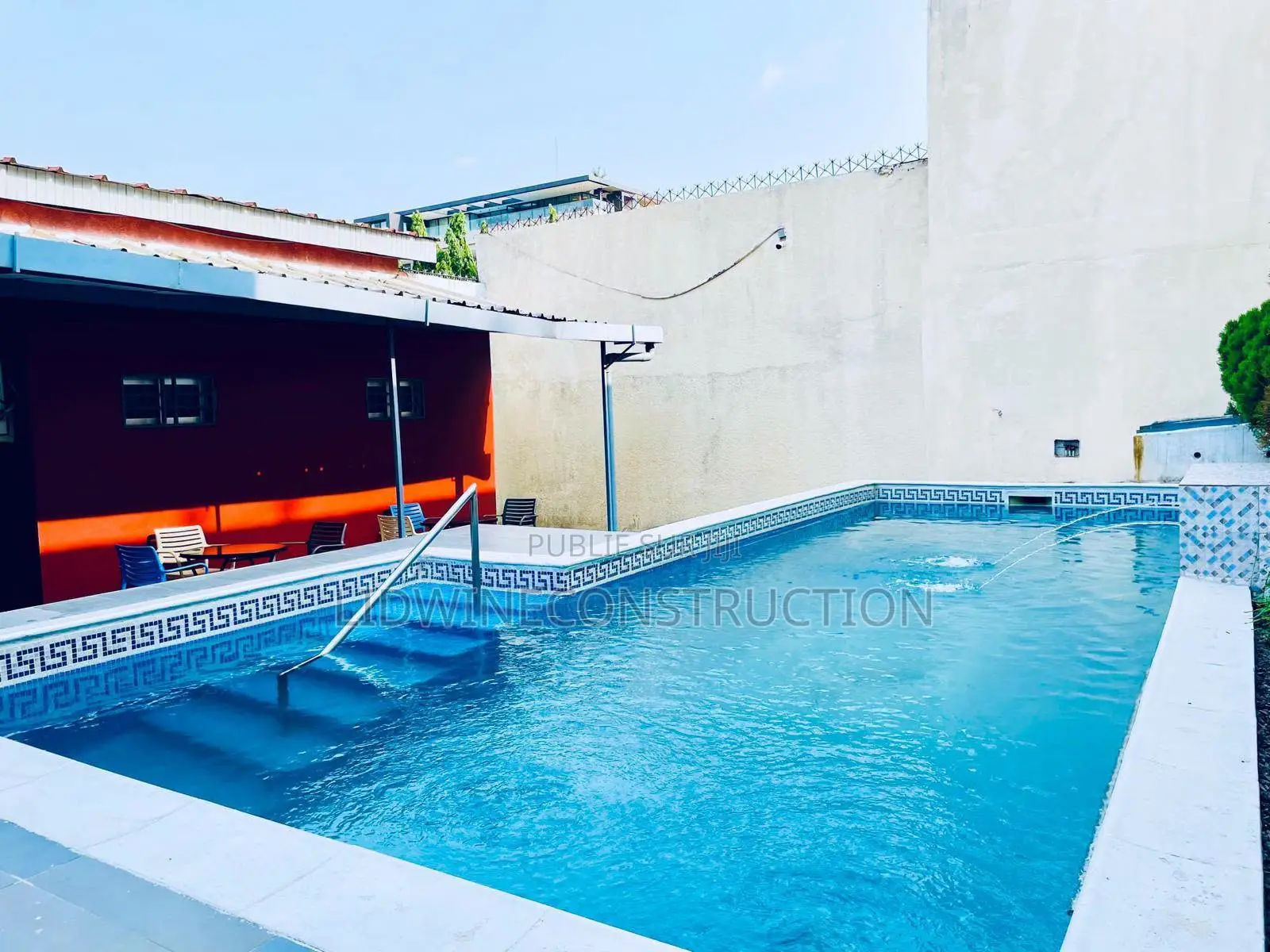 Meublé 5chbre Villa dans Cocody à Vendre