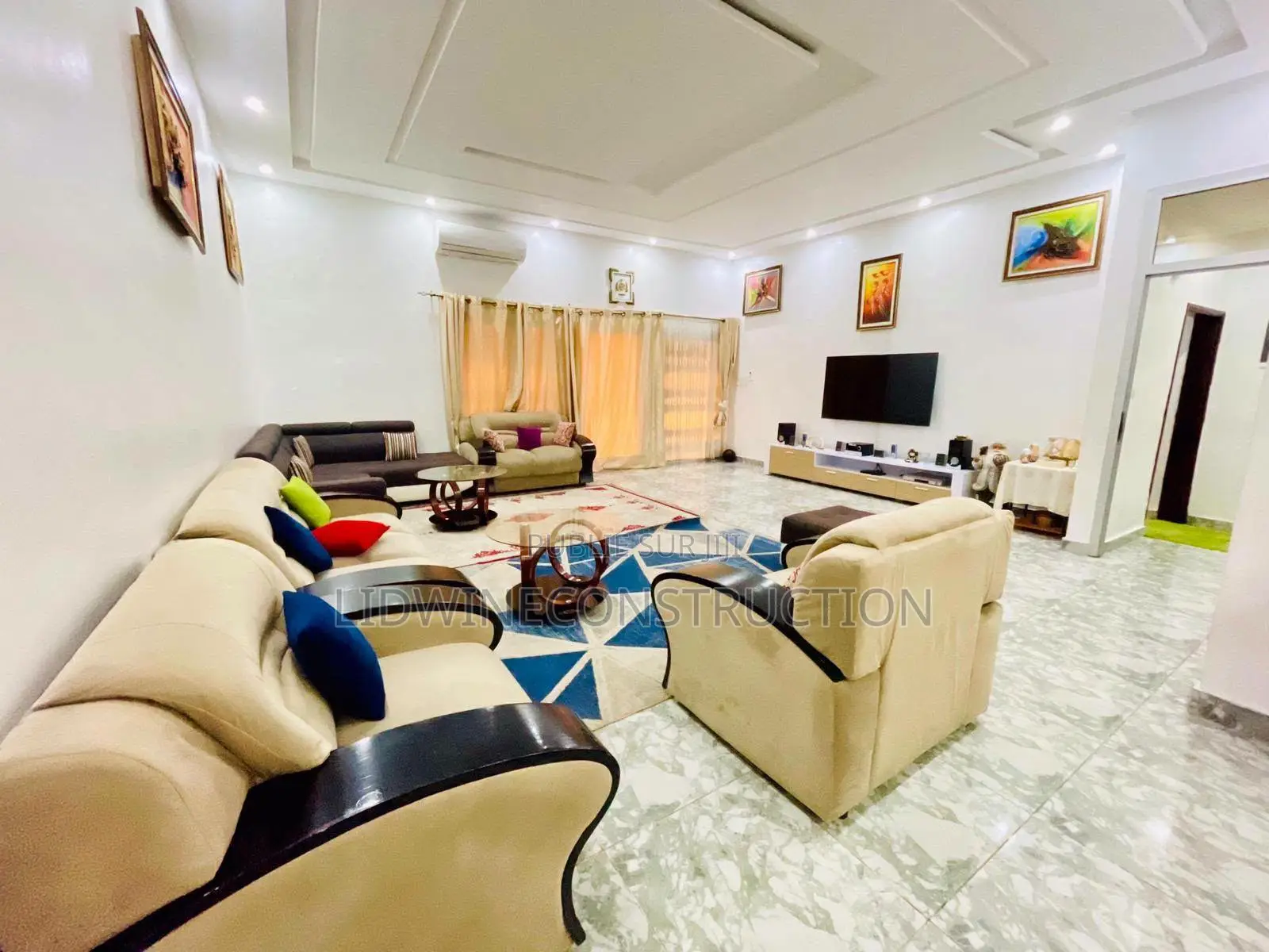 Meublé 5chbre Villa dans Cocody à Vendre