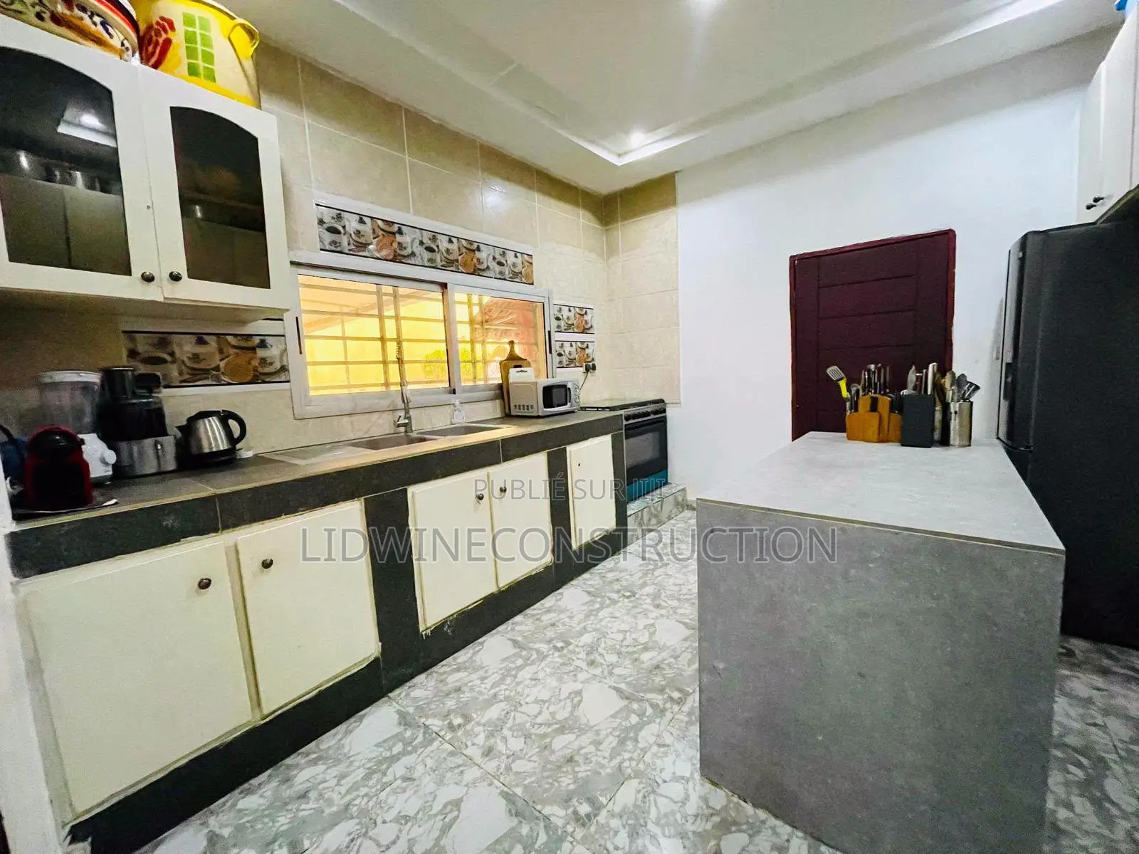 Meublé 5chbre Villa dans Cocody à Vendre