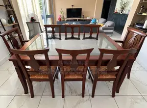 À Vendre – Belle Table À Manger + 8 Chaises