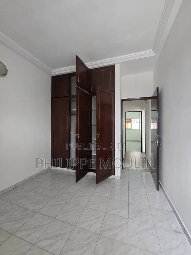 3chbre Appartement dans Cocody 2 Plateaux à Louer