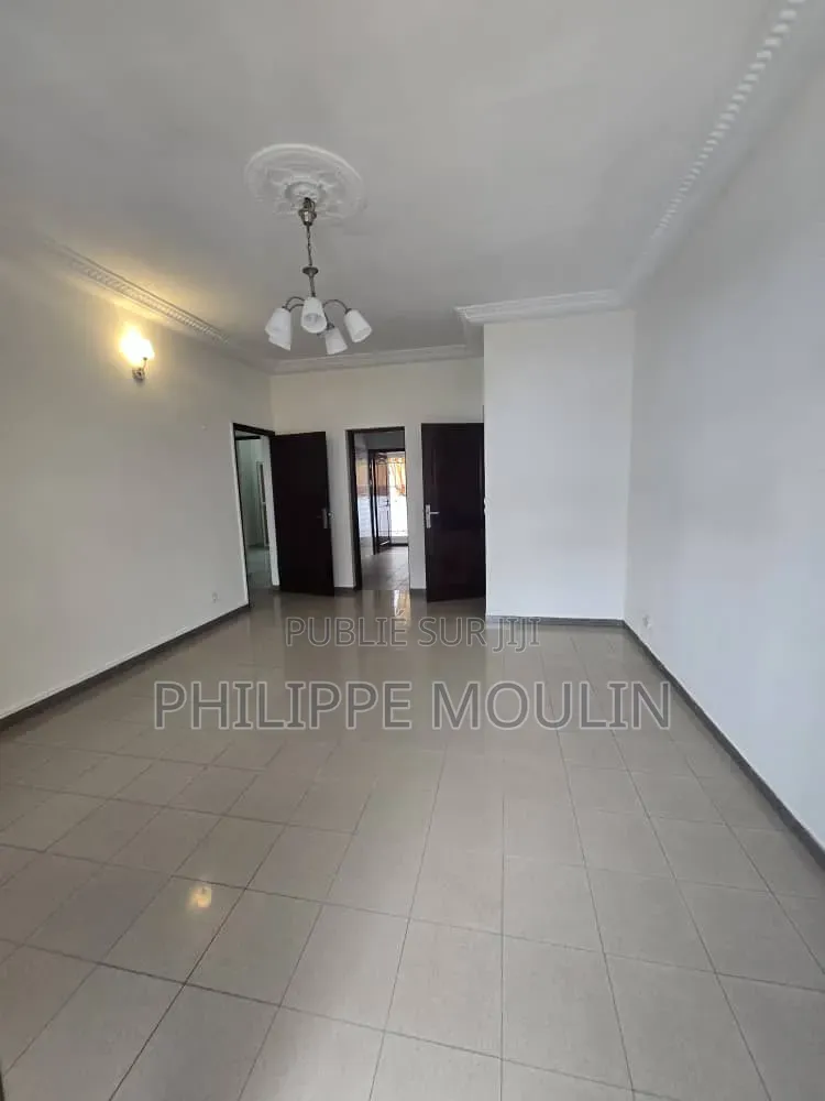 3chbre Appartement dans Cocody 2 Plateaux à Louer