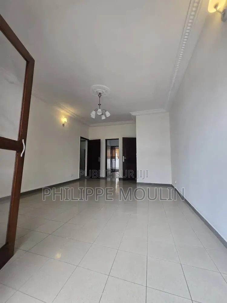 3chbre Appartement dans Cocody 2 Plateaux à Louer