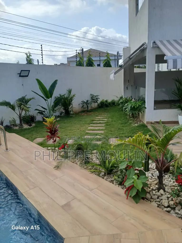 9chbre Villa dans Cocody Faya à Louer
