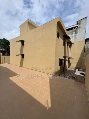 4chbre Duplex dans Duplex 5 Piece à Louer