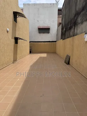 4chbre Duplex dans Duplex 5 Piece à Louer