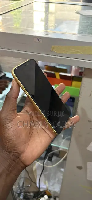 Pomme iPhone 11 128 GB Jaune