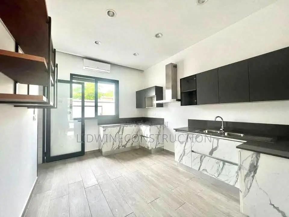 3chbre Duplex dans Cocody à Louer