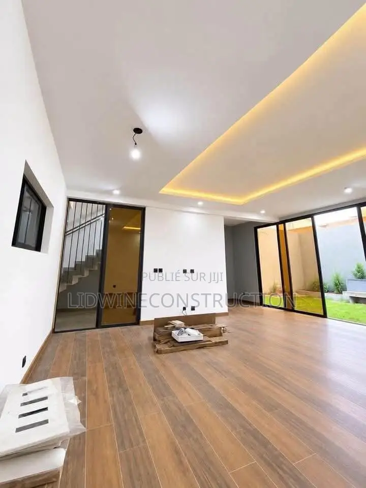 4chbre Duplex dans Grand-Bassam à Vendre