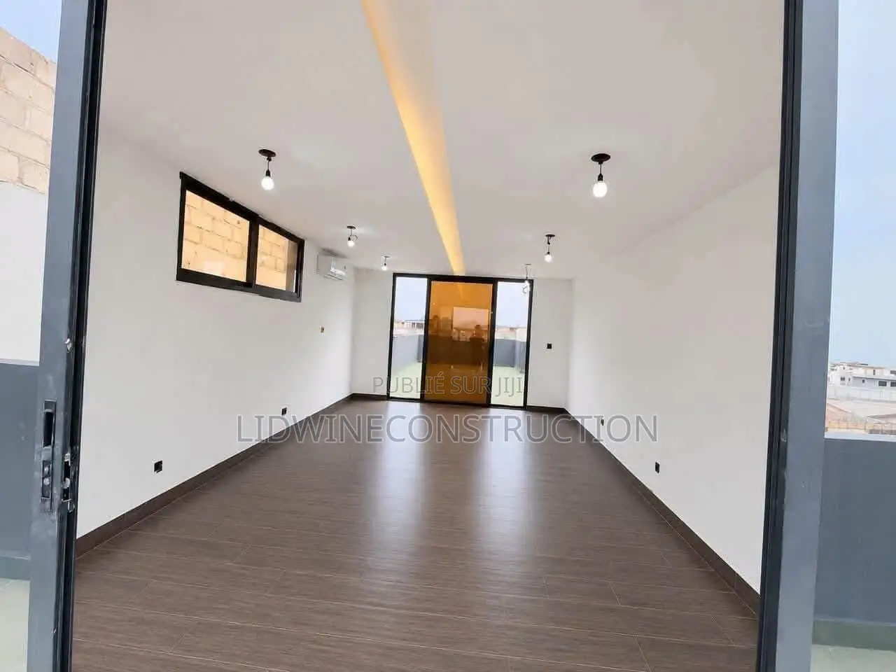 4chbre Duplex dans Grand-Bassam à Vendre