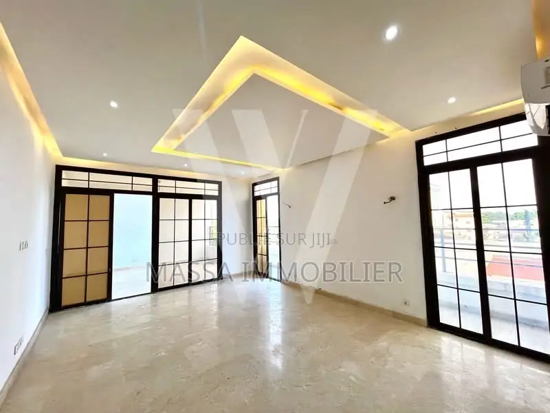 3chbre Appartement dans Massa Immobilier, Cocody à Louer