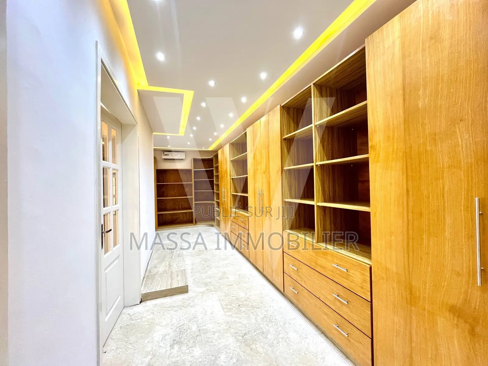 3chbre Appartement dans Massa Immobilier, Cocody à Louer