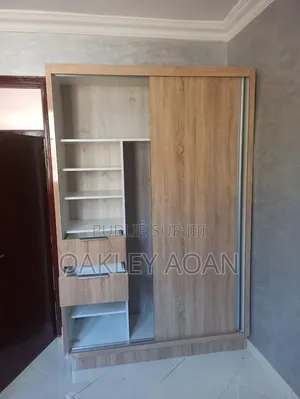Armoire Disponible