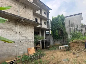 8chbre Blocs d'appartements dans Immeuble R+3 En, Cocody à Vendre