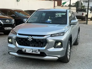 Suzuki Grand Vitara 2024 Gris