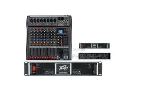 Amplificateur Peavy Et Une Table De Mixage 8 Piste