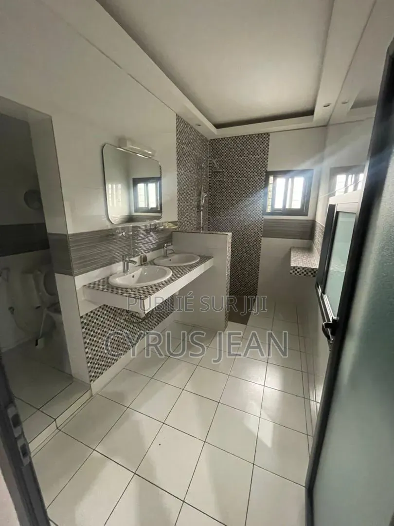 4chbre Villa dans Mona Immobilier, Cocody à Louer