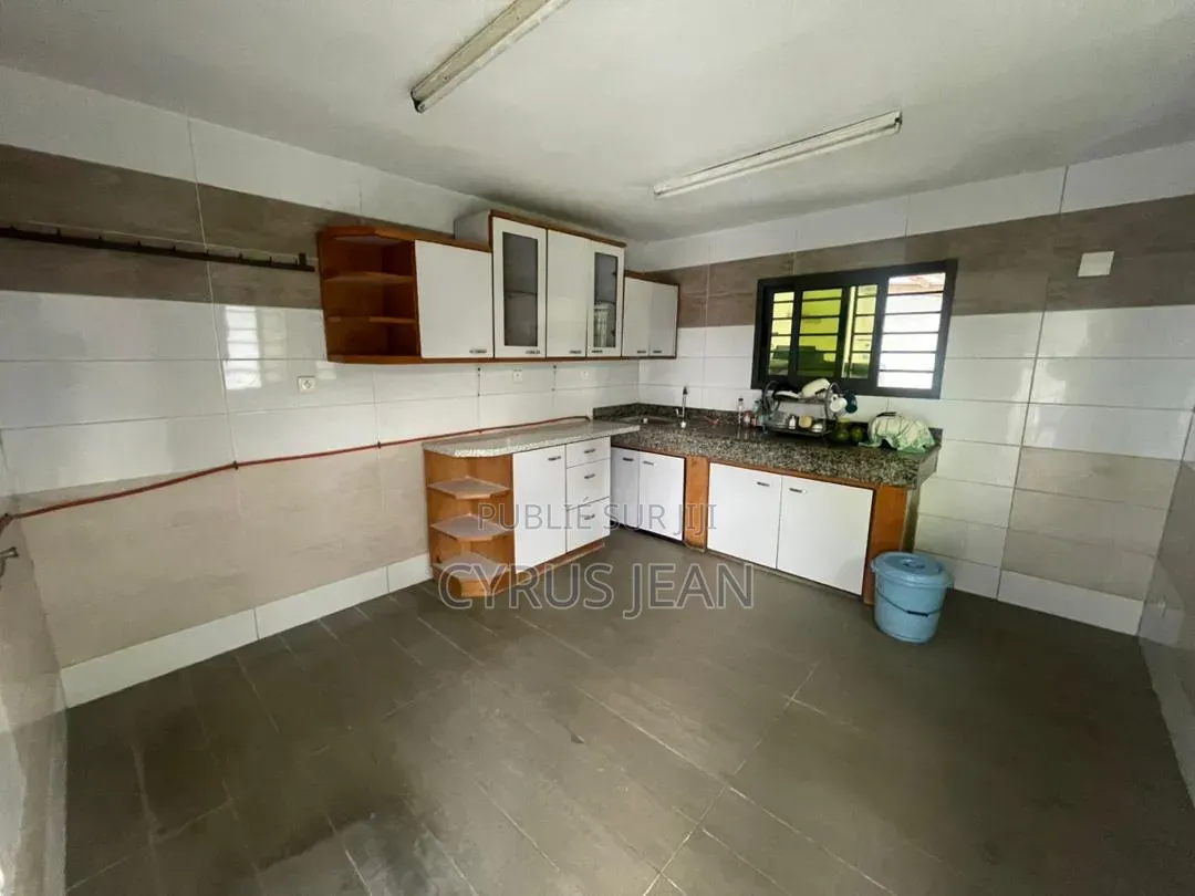 4chbre Villa dans Mona Immobilier, Cocody à Louer