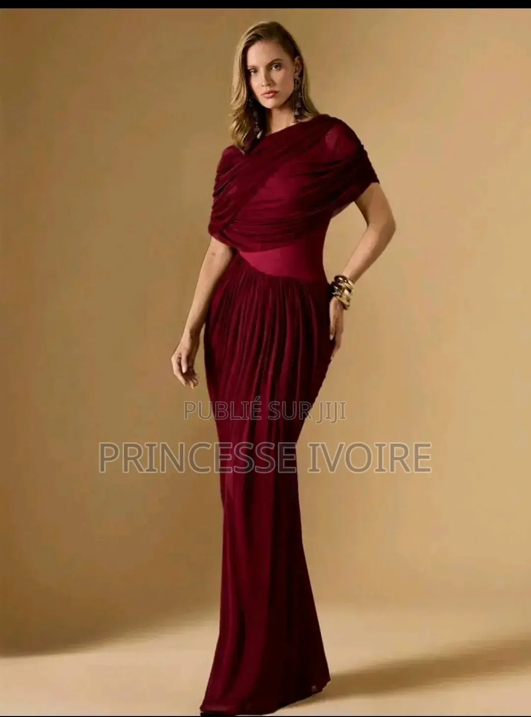 Robe Longue Élégante À Cape Rouge Pour Fête