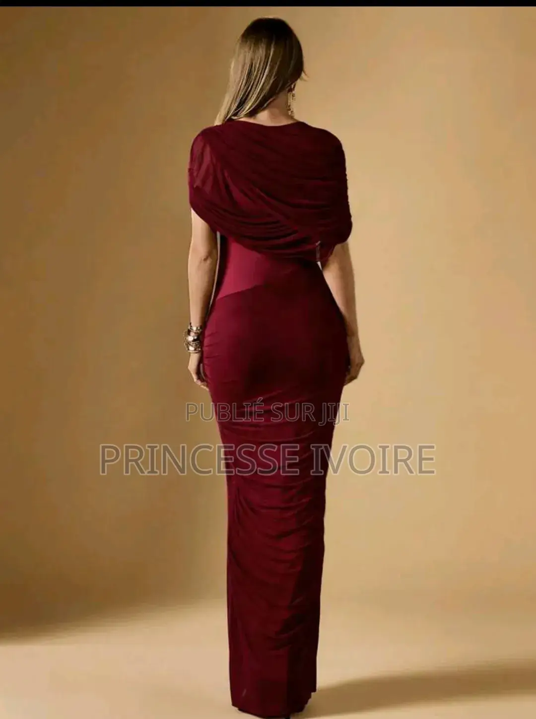 Robe Longue Élégante À Cape Rouge Pour Fête