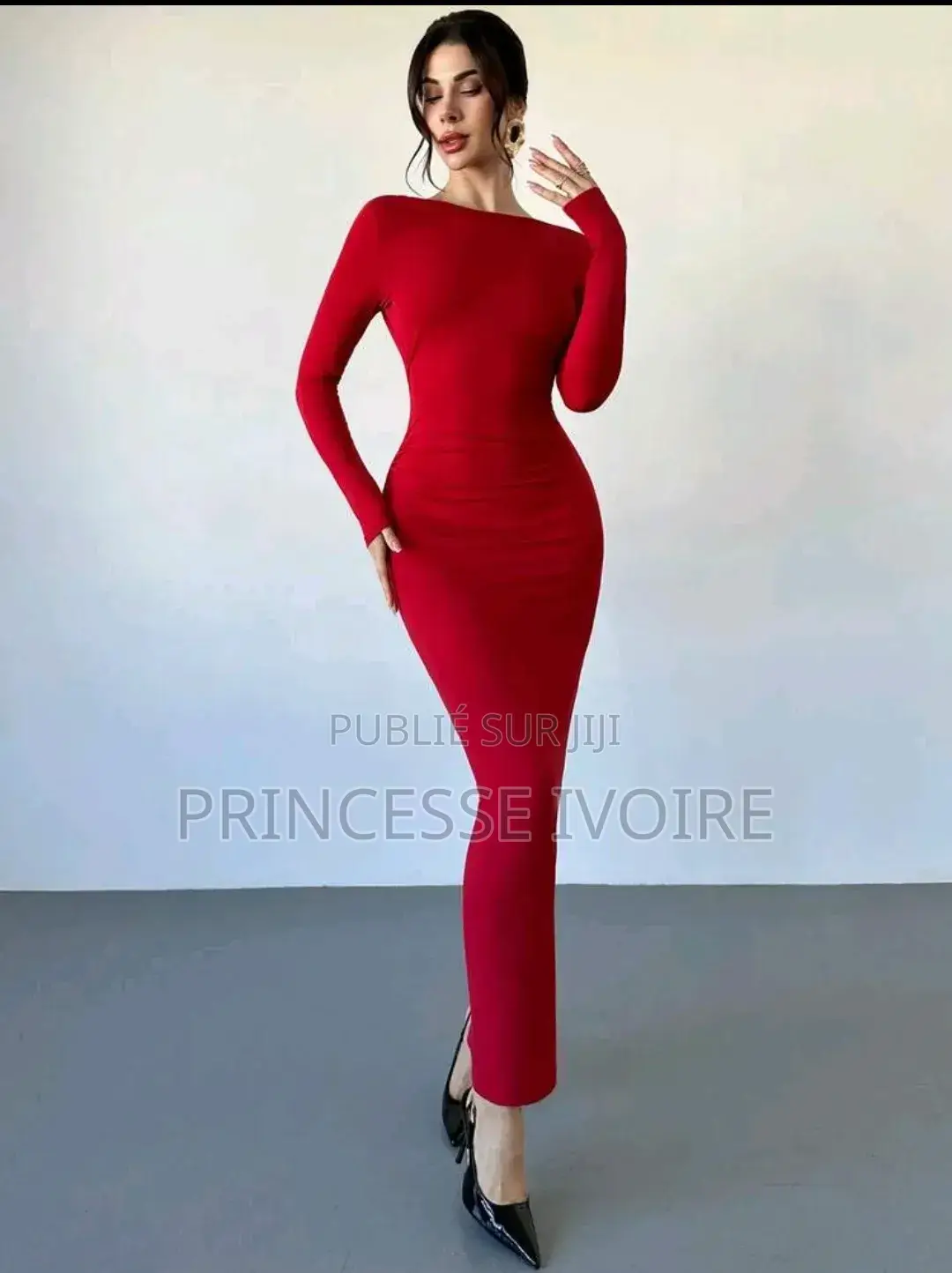 Robe Moulante Décolleté Dans Le Dos Avec Détail Métallique