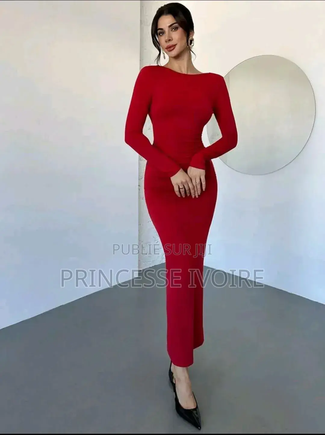 Robe Moulante Décolleté Dans Le Dos Avec Détail Métallique