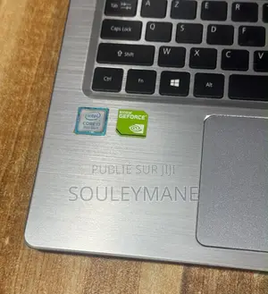 Ordinateur portable Acer Swift 14 8GB Intel Core i7 SSD 256GB