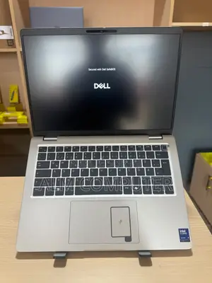 Nouveau Dell Pro 14 16GB Intel Core Ultra 5 SSD 512GB