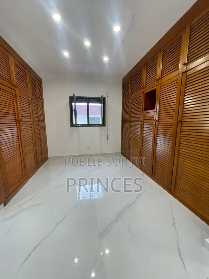 4chbre Duplex dans Prince Immobilier, Deux Plateaux à Louer