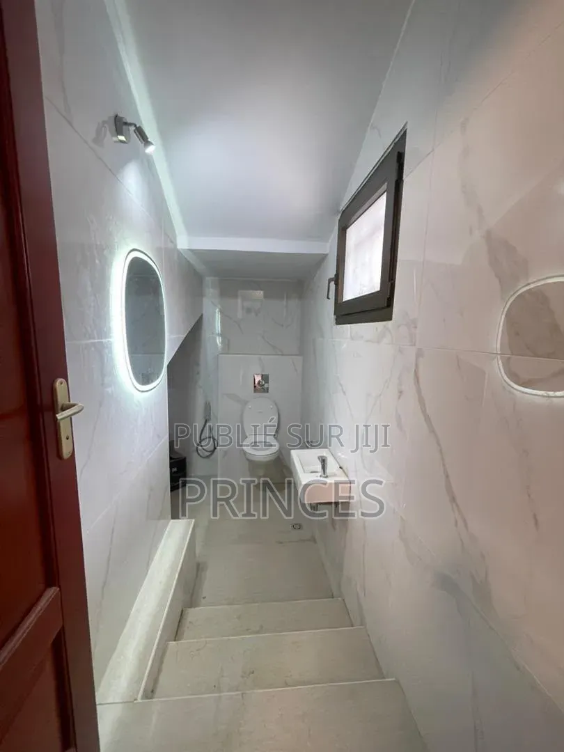 4chbre Duplex dans Prince Immobilier, Deux Plateaux à Louer