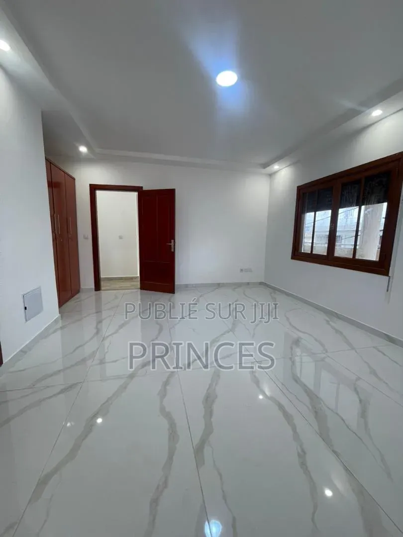 4chbre Duplex dans Prince Immobilier, Deux Plateaux à Louer