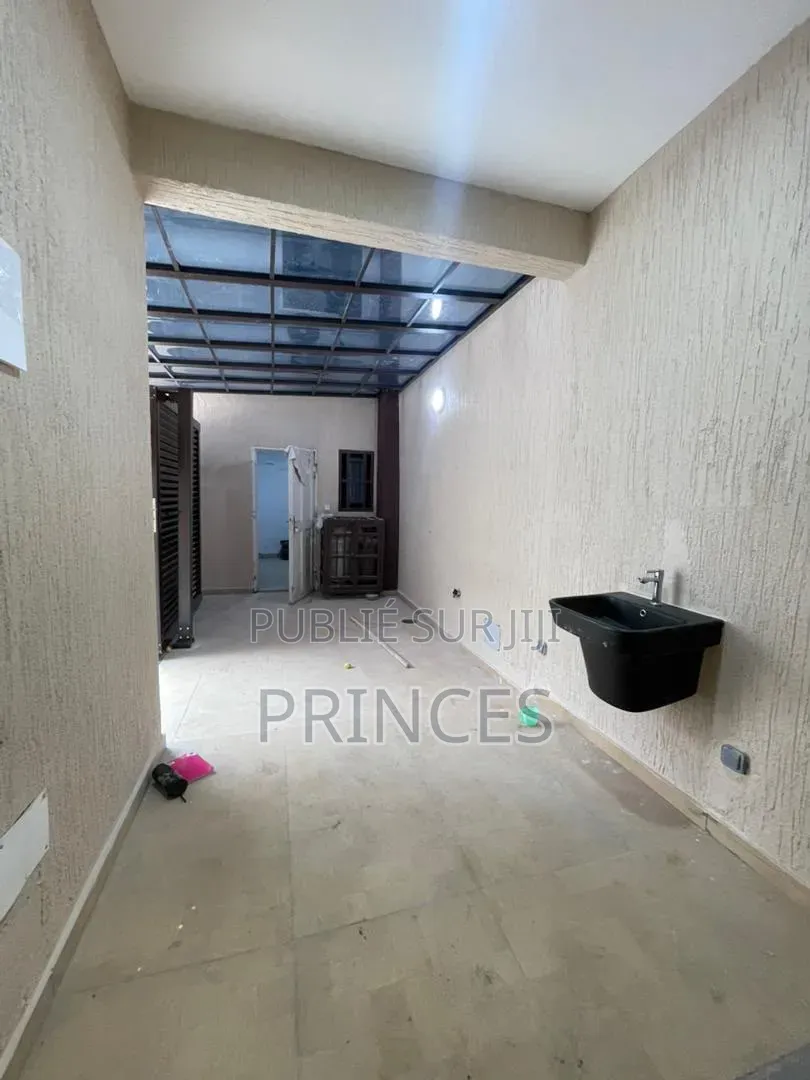4chbre Duplex dans Prince Immobilier, Deux Plateaux à Louer