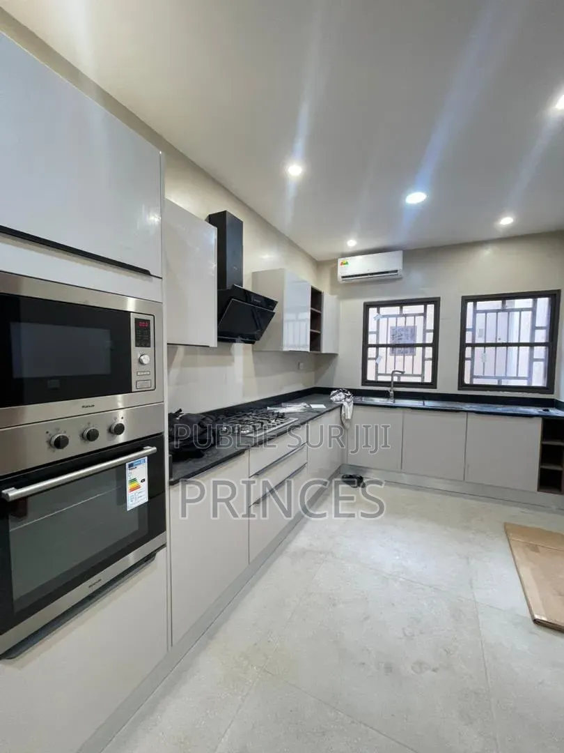 4chbre Duplex dans Prince Immobilier, Deux Plateaux à Louer