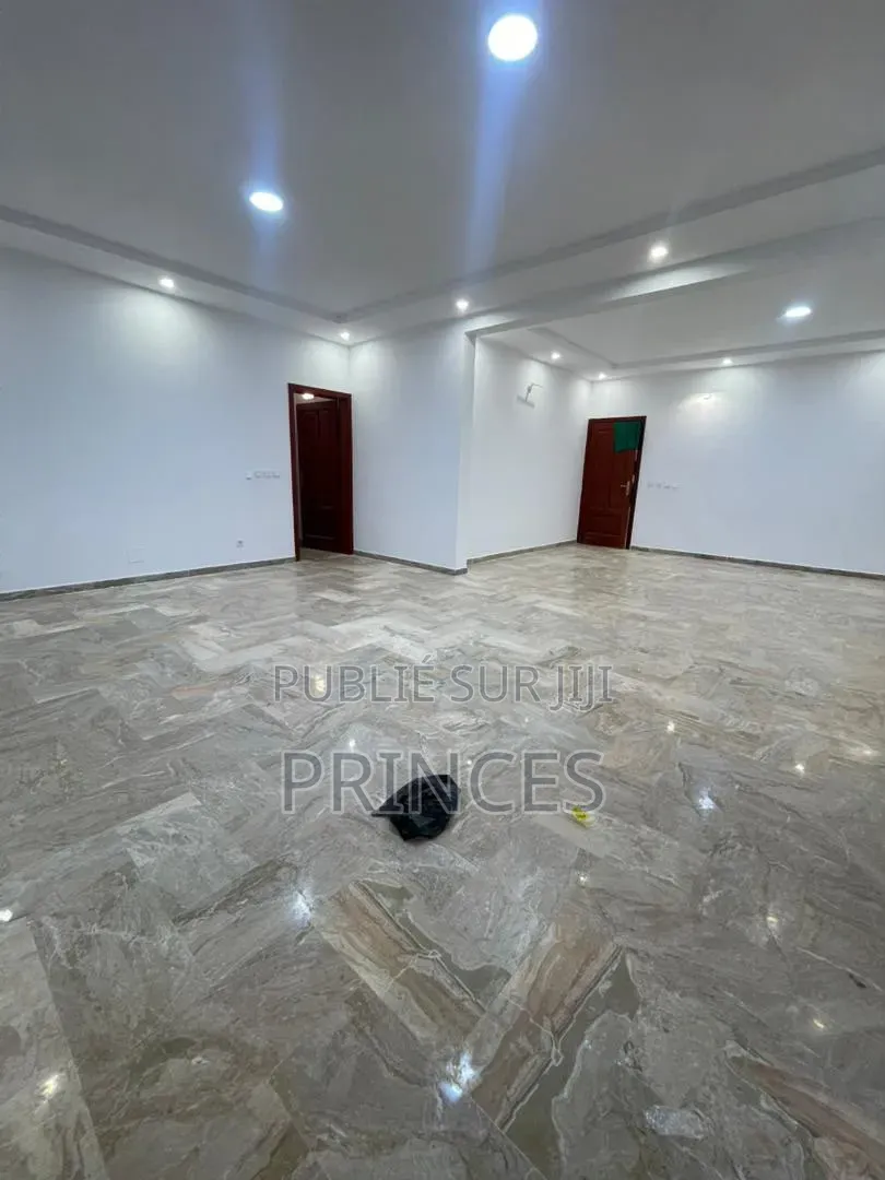 4chbre Duplex dans Prince Immobilier, Deux Plateaux à Louer