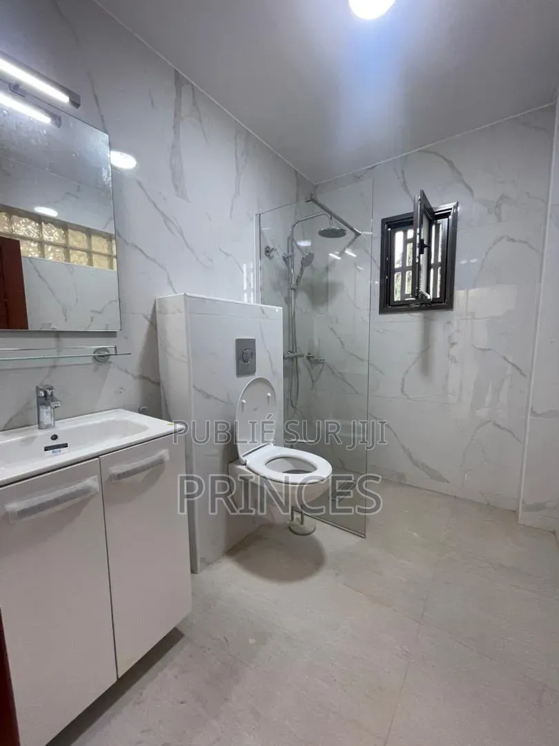 4chbre Duplex dans Prince Immobilier, Deux Plateaux à Louer