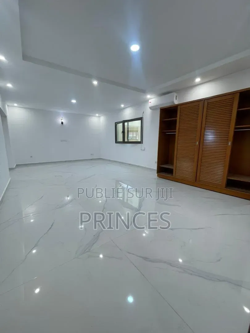 4chbre Duplex dans Prince Immobilier, Deux Plateaux à Louer
