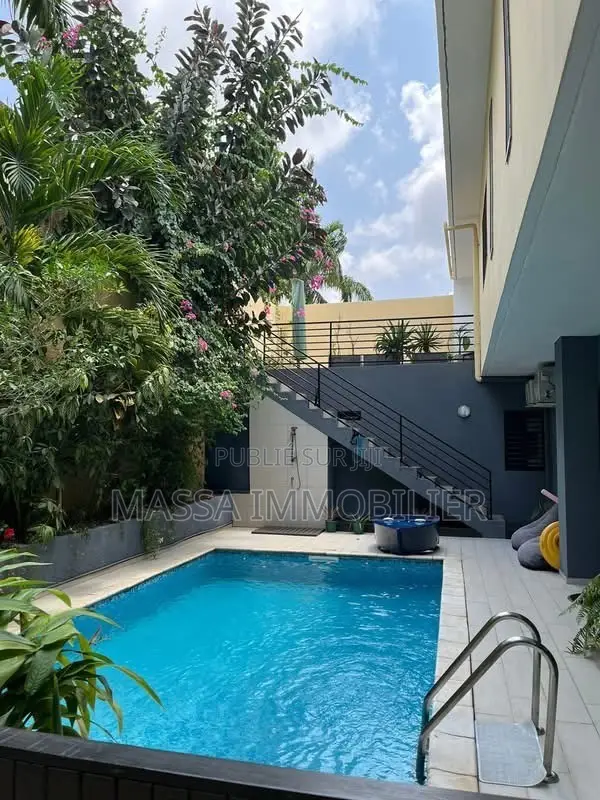 4chbre Duplex dans Massa Immobilier, Cocody à Louer