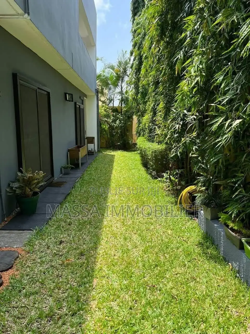 4chbre Duplex dans Massa Immobilier, Cocody à Louer