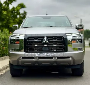 Nouveau Mitsubishi L200 2025 Gris