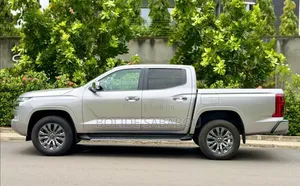 Nouveau Mitsubishi L200 2025 Gris