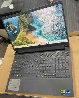 Ordinateur portable Dell G15 5530 16GB Intel Core i7 SSD 1T