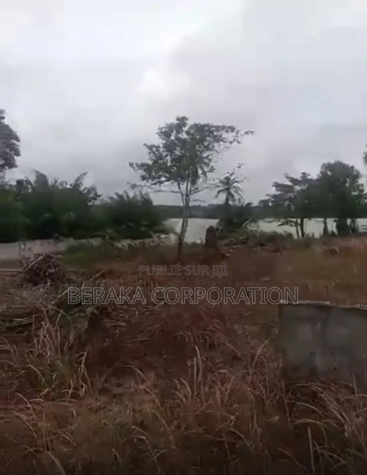  À VENDRE — TERRAIN PIED DANS L’EAU   Bingerville – Brébo  Supe