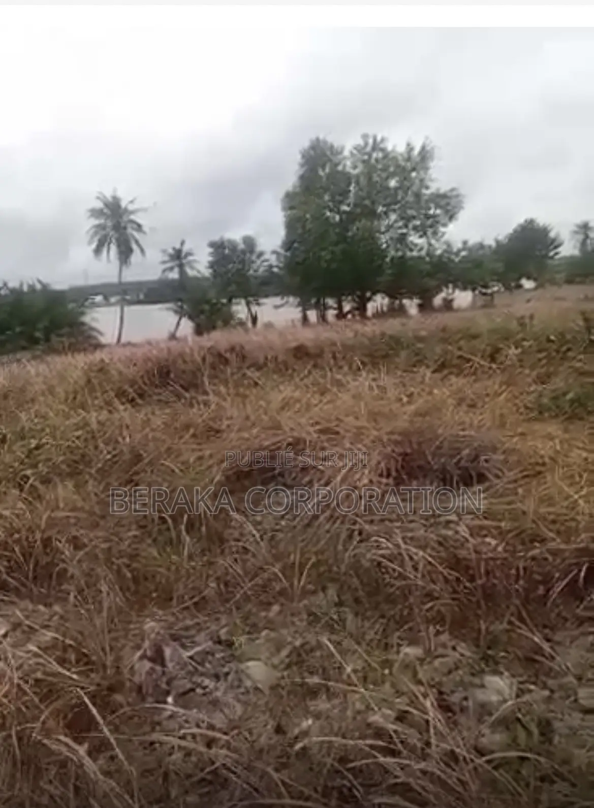  À VENDRE — TERRAIN PIED DANS L’EAU   Bingerville – Brébo  Supe