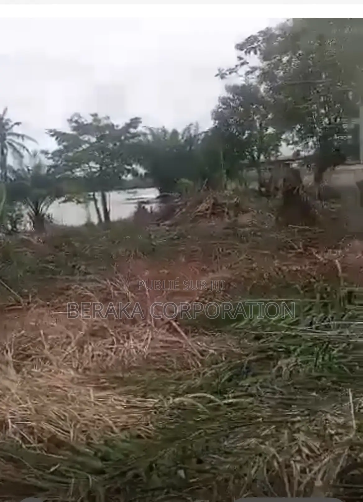  À VENDRE — TERRAIN PIED DANS L’EAU   Bingerville – Brébo  Supe