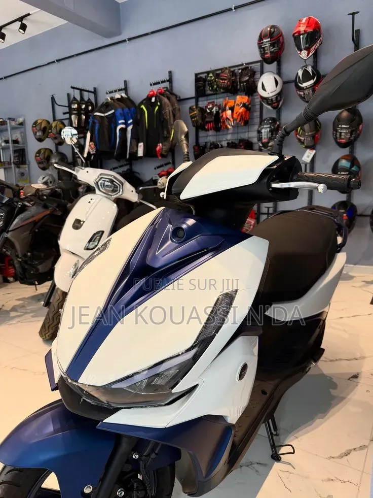 Nouveau Yamaha YBR 2023 Bleu