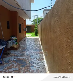8chbre Duplex dans Cocody à Vendre