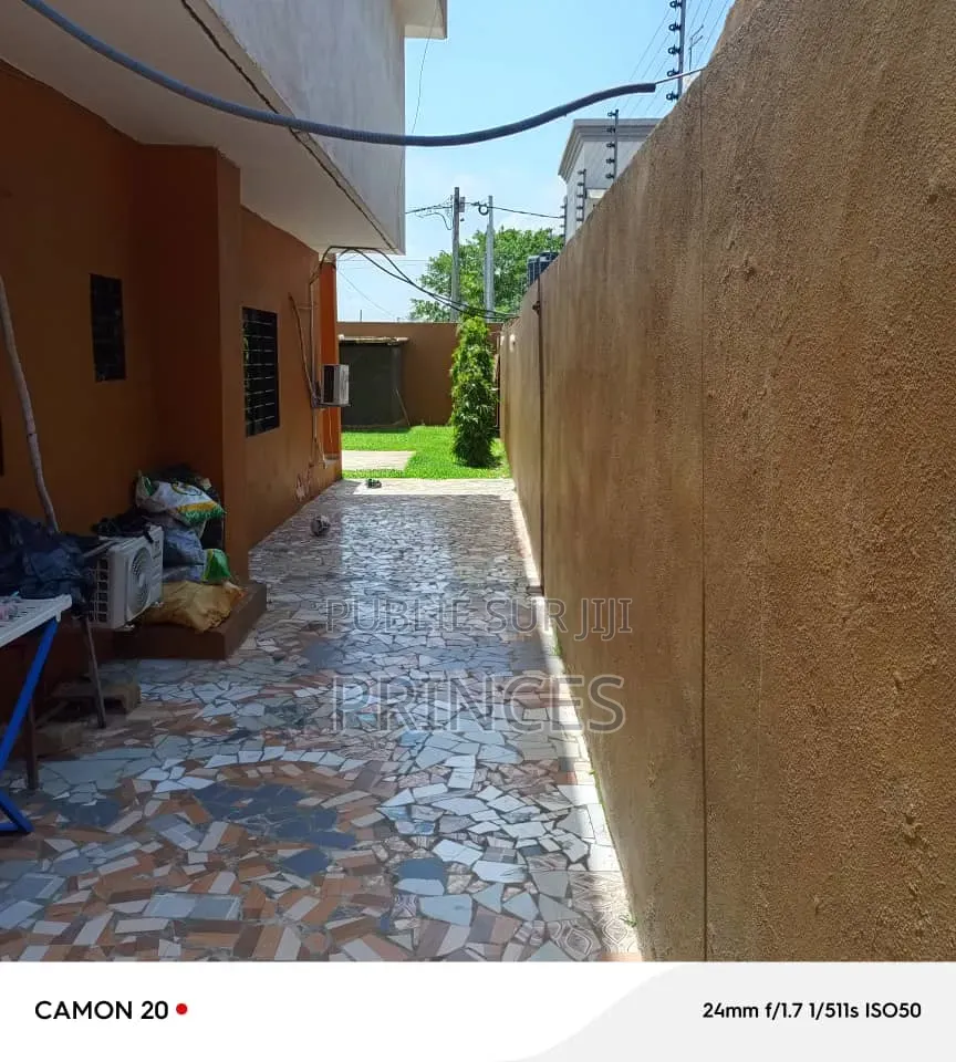 8chbre Duplex dans Cocody à Vendre