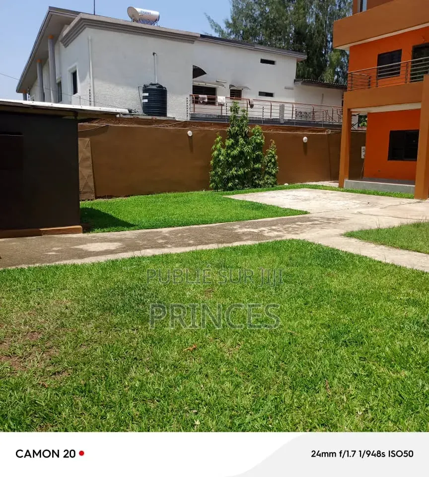 8chbre Duplex dans Cocody à Vendre