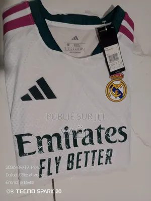 Maillot De Foot Du Real Madrid Original Logo Toujours Sous Blister